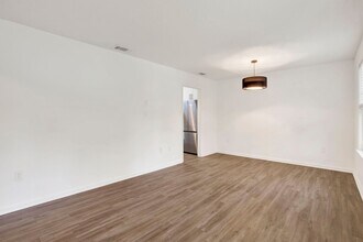 33 Beaver Run Dr in Savannah, GA - Foto de edificio - Building Photo