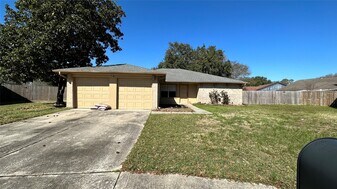 8607 Knoll Forest Dr in Humble, TX - Building Photo
