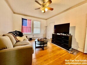 1726 Commonwealth Ave, Unit 8 in Boston, MA - Building Photo - Building Photo