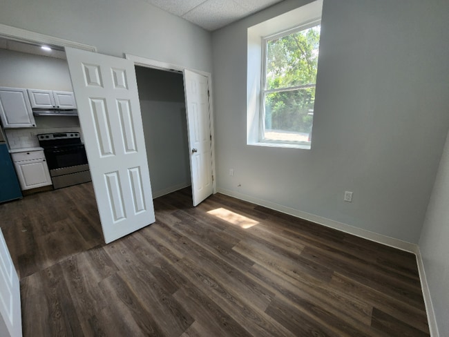 151 S Main St, Unit 105 in Northfield, VT - Foto de edificio - Building Photo