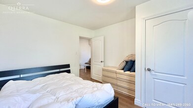 2561 Hurontario St in Mississauga, ON - Building Photo - Building Photo