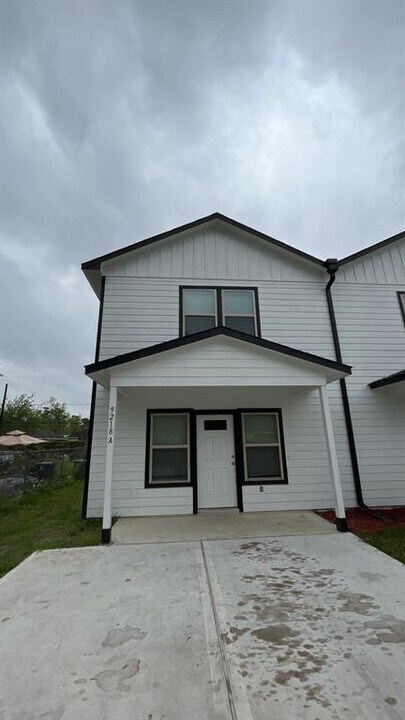 9218 Nyssa St-Unit -A in Houston, TX - Building Photo