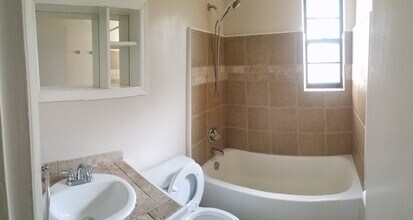 4190 NW 11th Ave in Oakland Park, FL - Building Photo - Building Photo