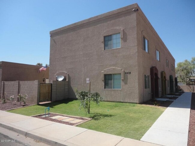 property at 2838 E Tracy Ln