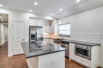 614 E College St in Sherman, TX - Building Photo - Building Photo