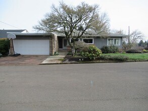 2680 Doughton St S in Salem, OR - Building Photo - Building Photo