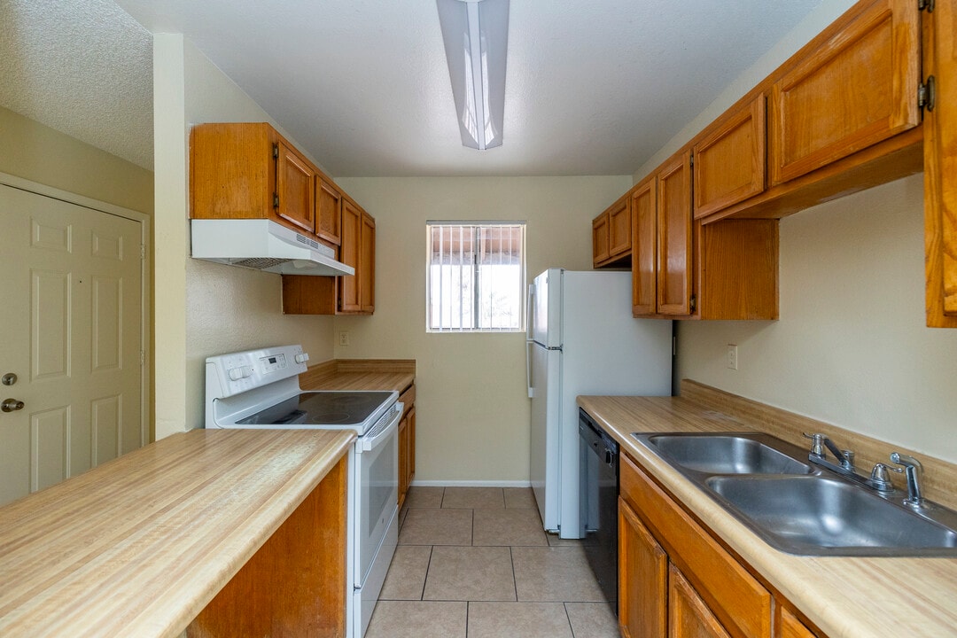 Garden Terrace Apartments in Phoenix, AZ - Building Photo