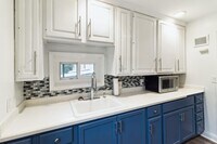 645 Stirling St photo'