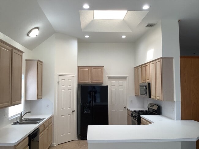 property at 1601 Oak Pl Ct