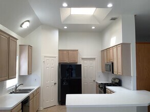 1601 Oak Pl Ct in Pearland, TX - Building Photo - Building Photo