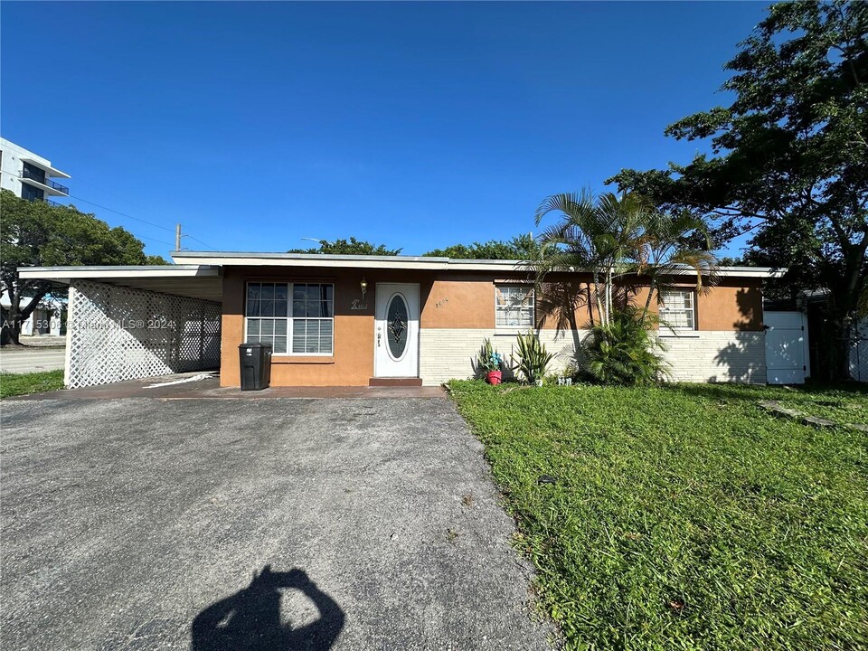 4812 SW 45th Ave in Fort Lauderdale, FL - Building Photo