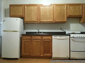 1634 Commonwealth Ave in Boston, MA - Building Photo - Building Photo