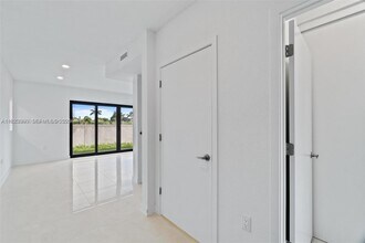 1119 NW 1st St in Florida City, FL - Building Photo - Building Photo