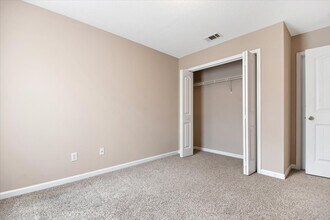 401 Barry McCaffrey Blvd, Unit F2 in Hinesville, GA - Foto de edificio - Building Photo