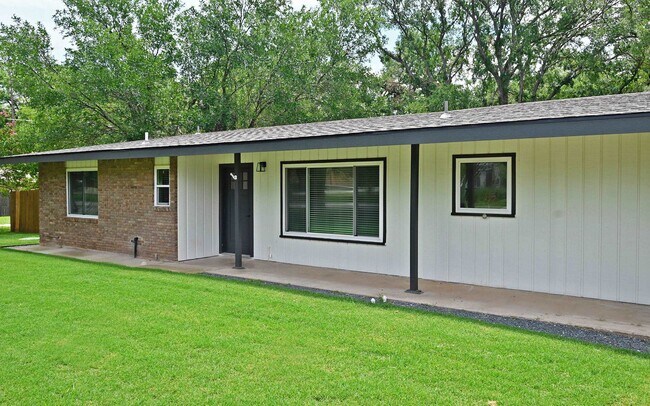 5204 Bedford St in Kingsland, TX - Building Photo - Building Photo