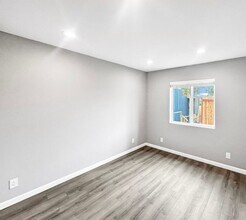 4933 Auburn Dr in San Diego, CA - Building Photo - Building Photo