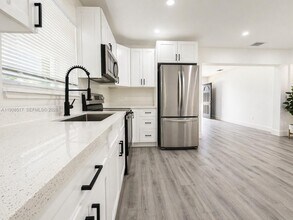 736 NW 41st St in Miami, FL - Building Photo - Building Photo