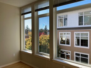 180 Harbor Square Loop NE in Bainbridge Island, WA - Building Photo - Building Photo