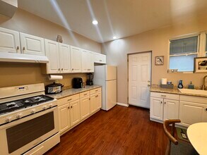 2833 W 66th St, Unit 2 in Chicago, IL - Building Photo - Building Photo