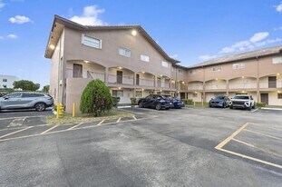 8851 NW 119th St in Hialeah, FL - Building Photo