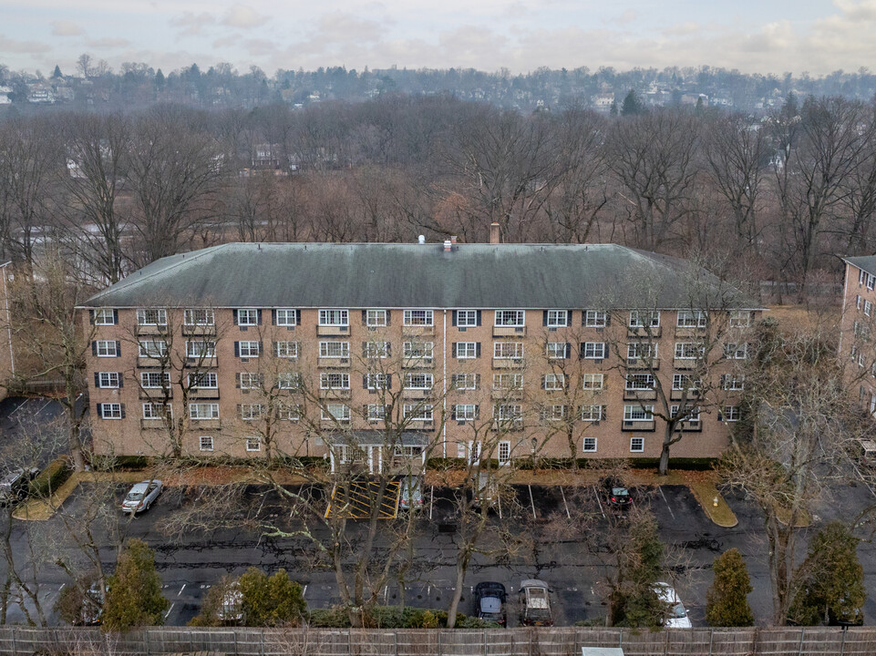 Consulate on the Park in Tuckahoe, NY - Building Photo