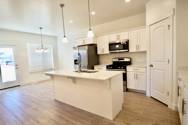 1633 N 3890 W