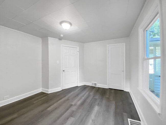 3341 S Sterling Ave in Independence, MO - Building Photo - Building Photo