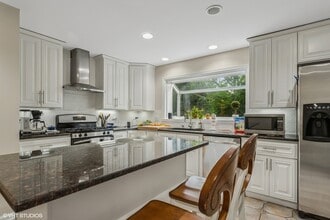 48 Kingston Dr in Oak Brook, IL - Building Photo - Building Photo