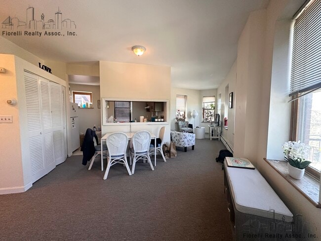556 Commercial St, Unit 4 in Boston, MA - Building Photo - Building Photo