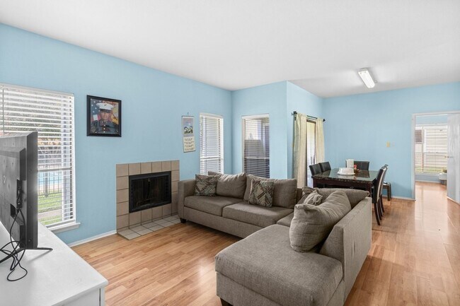 6602 Harbor Town Dr, Unit 1207 in Houston, TX - Building Photo - Building Photo