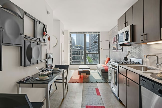 676 W Superior St in Chicago, IL - Building Photo - Building Photo