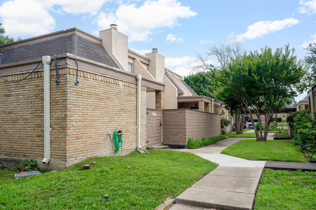 Park Lane Townhomes in Dallas, TX - Building Photo - Building Photo