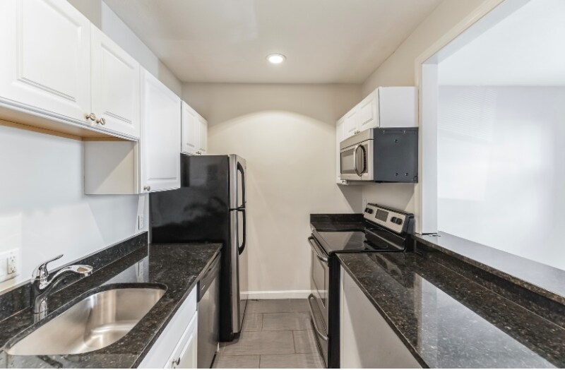 202 H St in Boston, MA - Building Photo