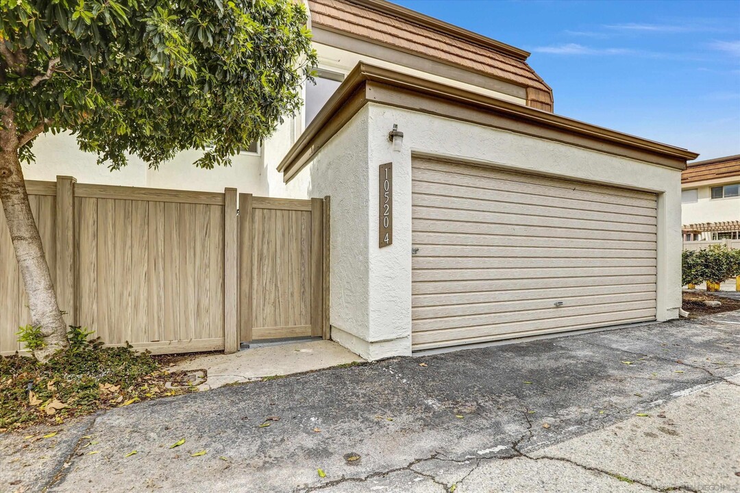 10520 Larwin Ave in Los Angeles, CA - Building Photo
