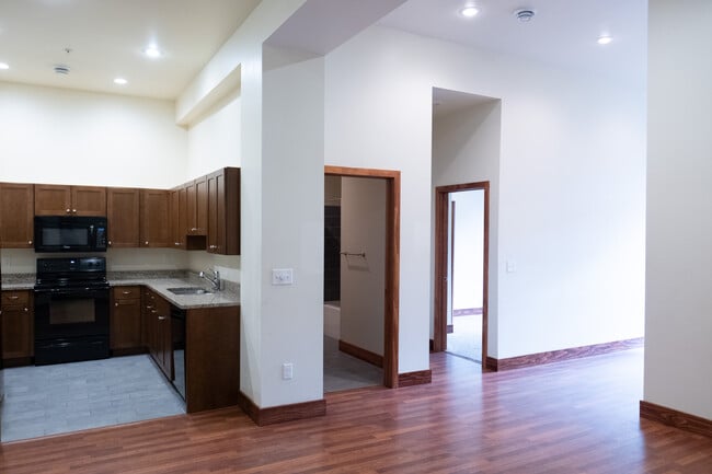 418 Shelden Ave in Houghton, MI - Foto de edificio - Building Photo