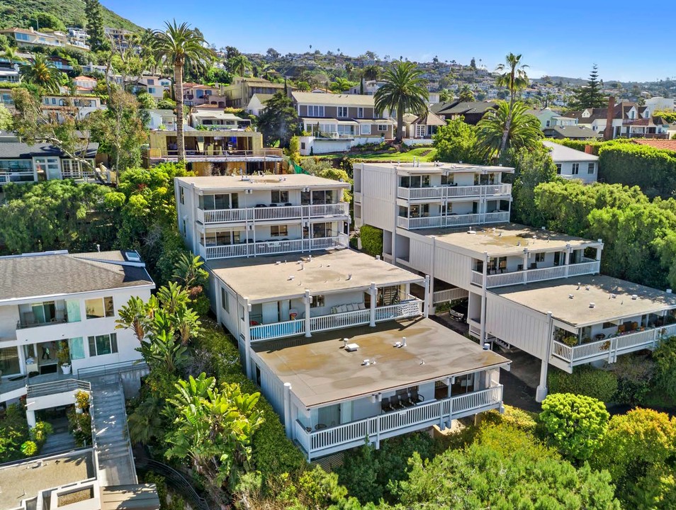 404 Loma Ter in Laguna Beach, CA - Building Photo