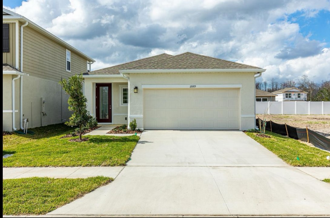 11889 Bristol Brg Rd in Spring Hill, FL - Building Photo