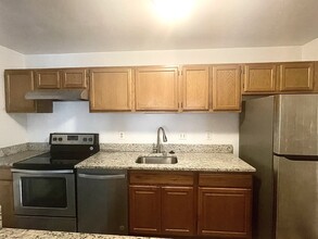 2010 Alice Ave, Unit 201 in Oxon Hill, MD - Building Photo - Building Photo