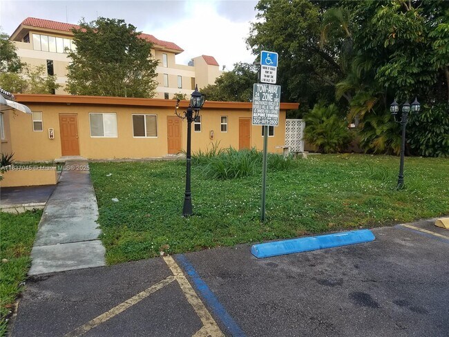 13770 NE 20th Pl in North Miami Beach, FL - Building Photo - Building Photo