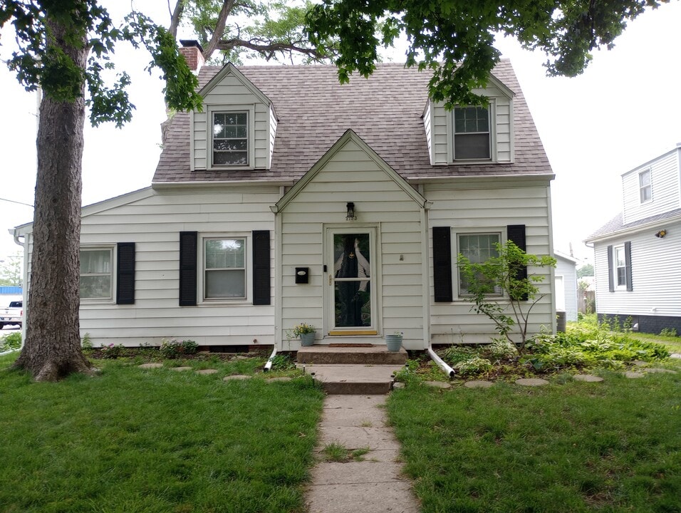 2153 S State St in Springfield, IL - Building Photo