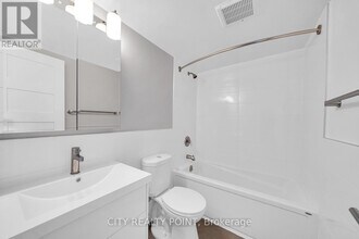 33 Isabella St in Toronto, ON - Building Photo - Building Photo