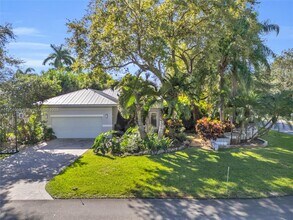 5794 SW 76th Terrace in South Miami, FL - Building Photo - Building Photo