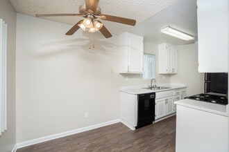 The Pointe at 2316 in Oceanside, CA - Building Photo - Interior Photo