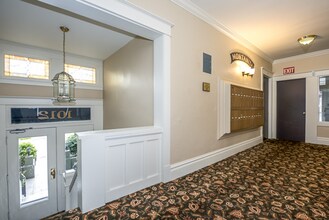 MO Montanita Apartments – Classic Charm in in Seattle, WA - Foto de edificio - Building Photo