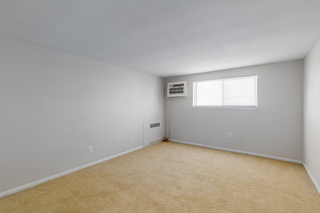 Jefferson Court Apartments in Clifton Heights, PA - Building Photo - Interior Photo