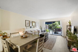 6472 Cavalleri Rd in Malibu, CA - Building Photo - Building Photo