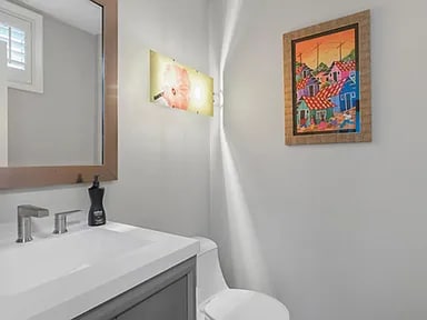 property at 1610 N Larrabee St