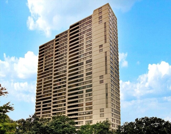 property at 14 Greenway Plz