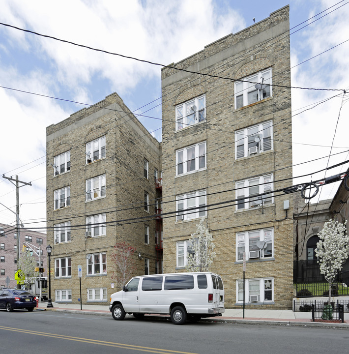 1500 Bergenline Ave in Union City, NJ - Foto de edificio