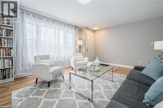 426 Highland Rd E in Kitchener, ON - Building Photo - Building Photo